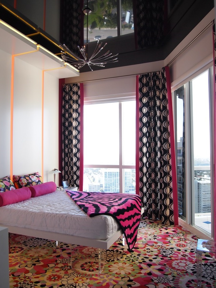 Натяжні стелі для спальні (40 фото): романтично, стильно і практично