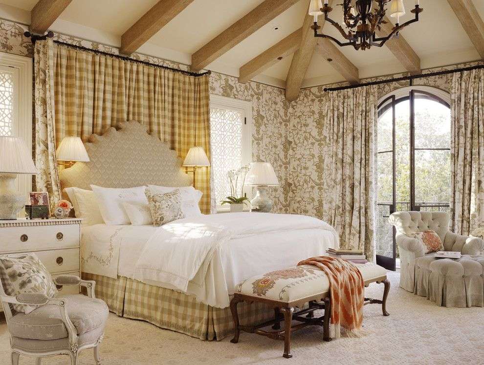 Спальні в класичному стилі (60 фото): розкіш, блиск та комфорт