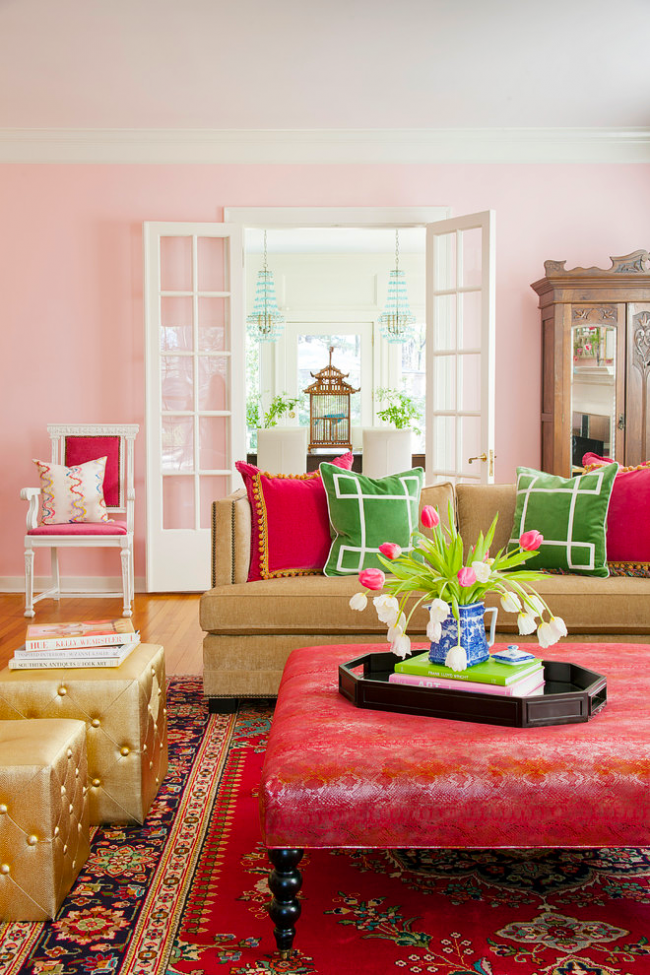 Фуксія, фрез і суничний: 70+ трендових кольорів шпалер у рожевій гаммі