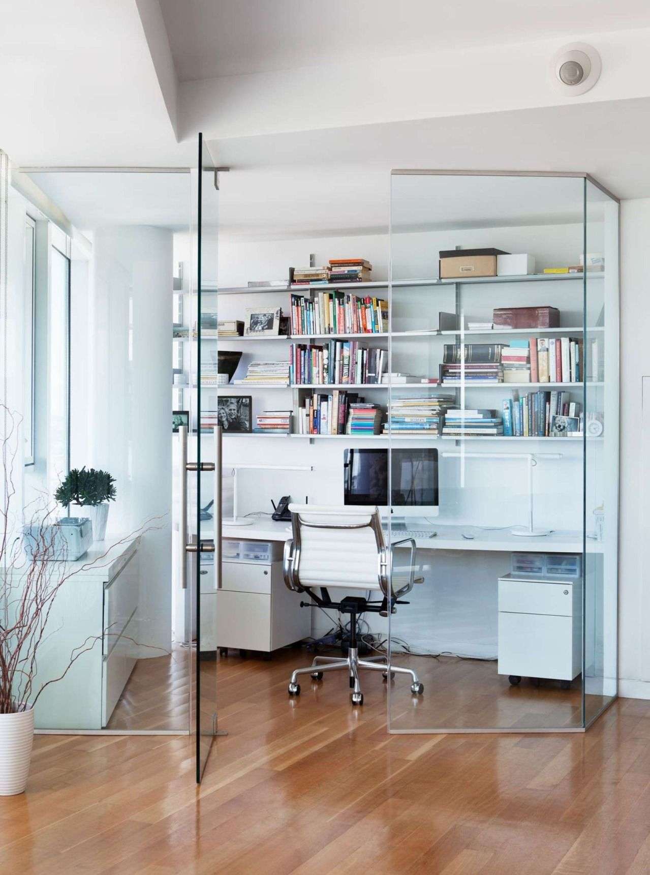 Скляні перегородки в квартирі (50 фото): як створити прозору стіну