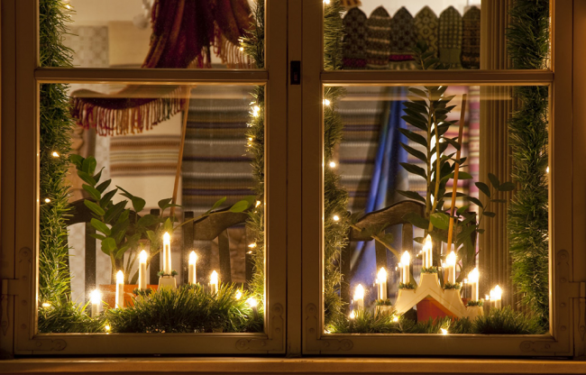 Як прикрасити вікно на Новий рік? Підбірка ідей і простих майстер-класів своїми руками