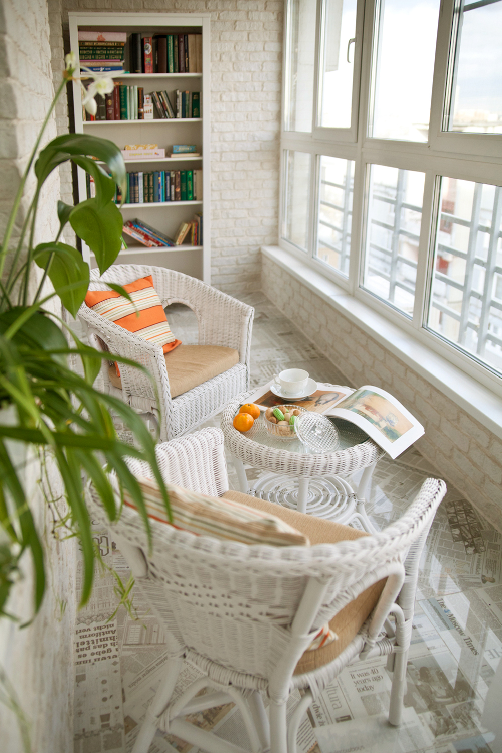 Дизайн кухні з виходом на балкон: кращі ідеї планування, утеплення й вибір функціональної меблів