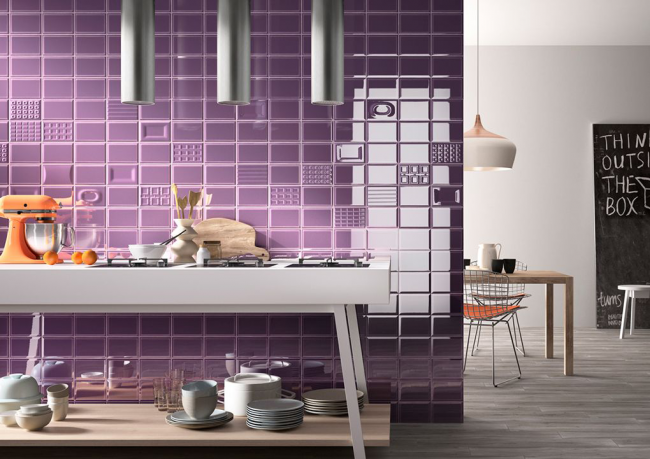 Фіолетова плитка в інтерєрі: 70+ ідей гармонійних сполучень відтінків, принтів і фактур