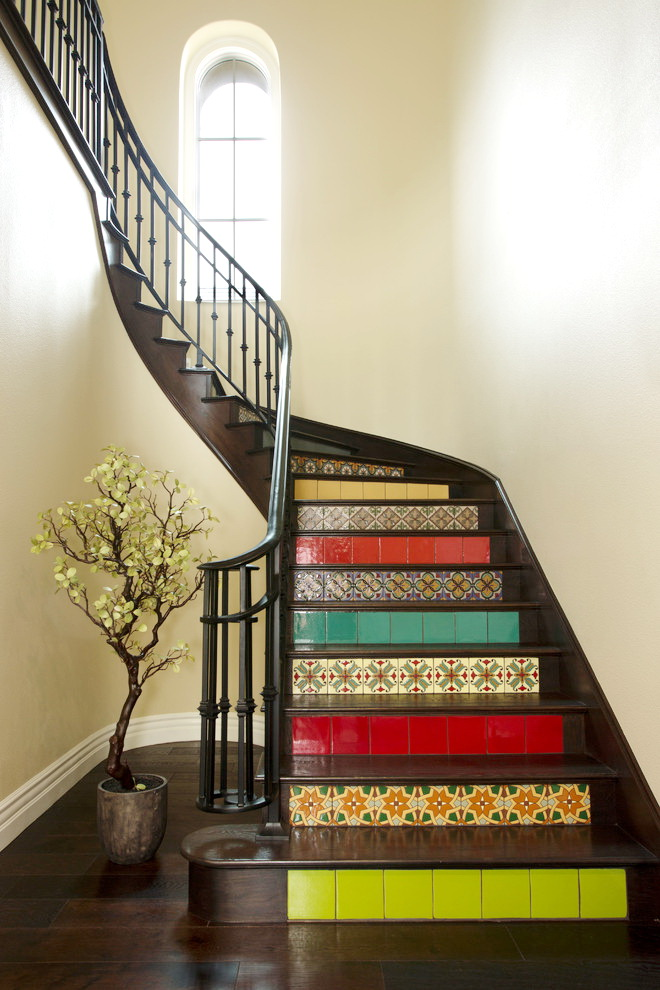 Керамічна плитка для сходів: що потрібно знати перед купівлею і варіанти укладання