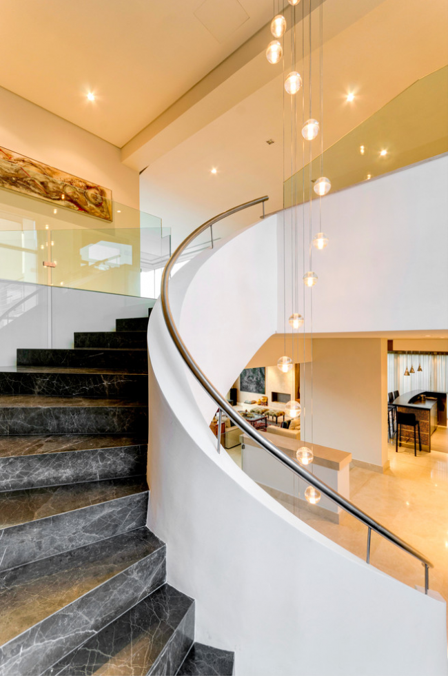 Оздоблення сходів в приватному будинку: 60+ розкішних ідей декору, покриттів і облицювання