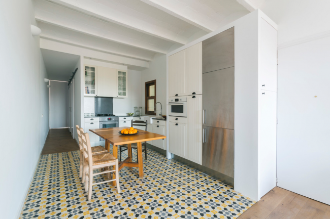 Плитка на підлогу для кухні: розбираємося в типах, матеріалах і укладанні