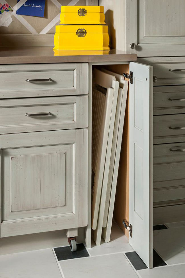 Складні стільці чи порятунок для маленьких кухонь: види конструкцій, плюси і мінуси