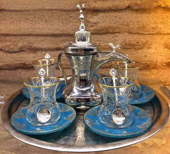 Турецькі чашки для чаю: як правильно використовувати та особливості чаювання по-східному