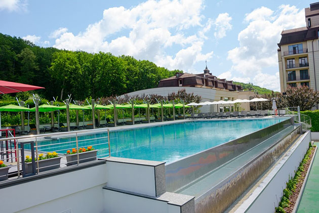 Санаторій Закарпаття басейн гора